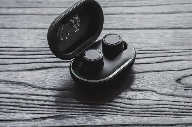 The 2026 Wireless Earbuds Buyer's Guide for Men: Why the Best Commute Pair Isn't the One with the Most ANC