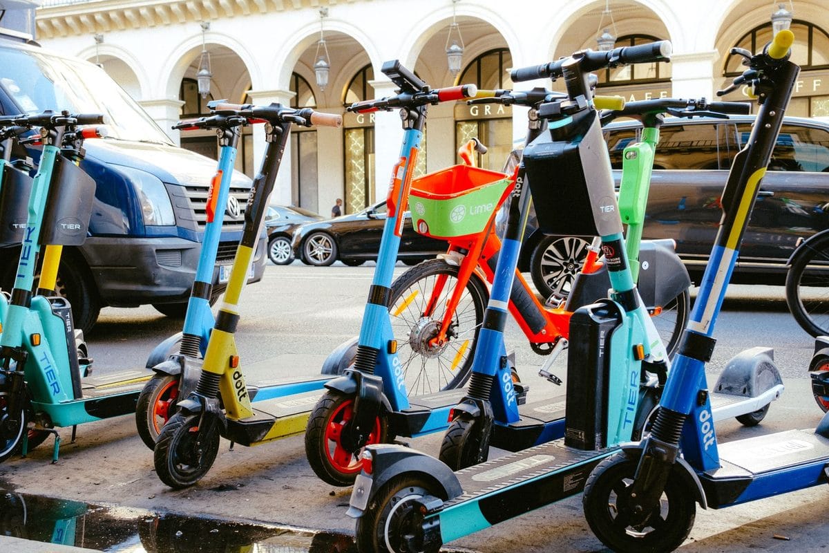 The 2026 Electric Scooter Buyer's Guide for Men: Why a $600 Segway Beats a $1,200 Apollo for Most Commutes