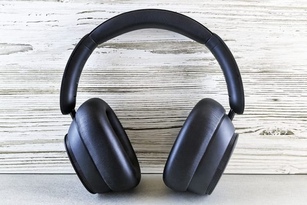 Noise-Cancelling Headphones Buyer's Guide 2026: Why the Chip Matters More Than the Driver