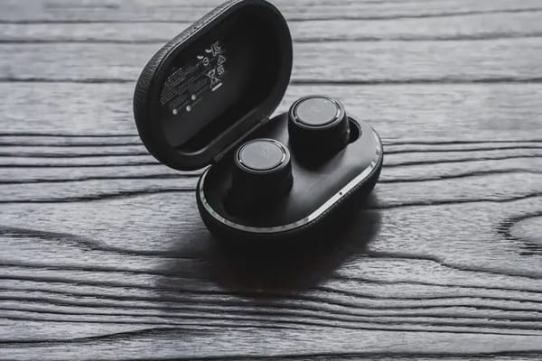 The 2026 Wireless Earbuds Buyer's Guide for Men: Why the Best Commute Pair Isn't the One with the Most ANC
