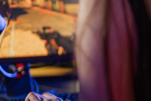 The 2026 Gaming Monitor Buyer's Guide for Men: Why a 27-Inch 1440p OLED Beats 4K for Most Setups